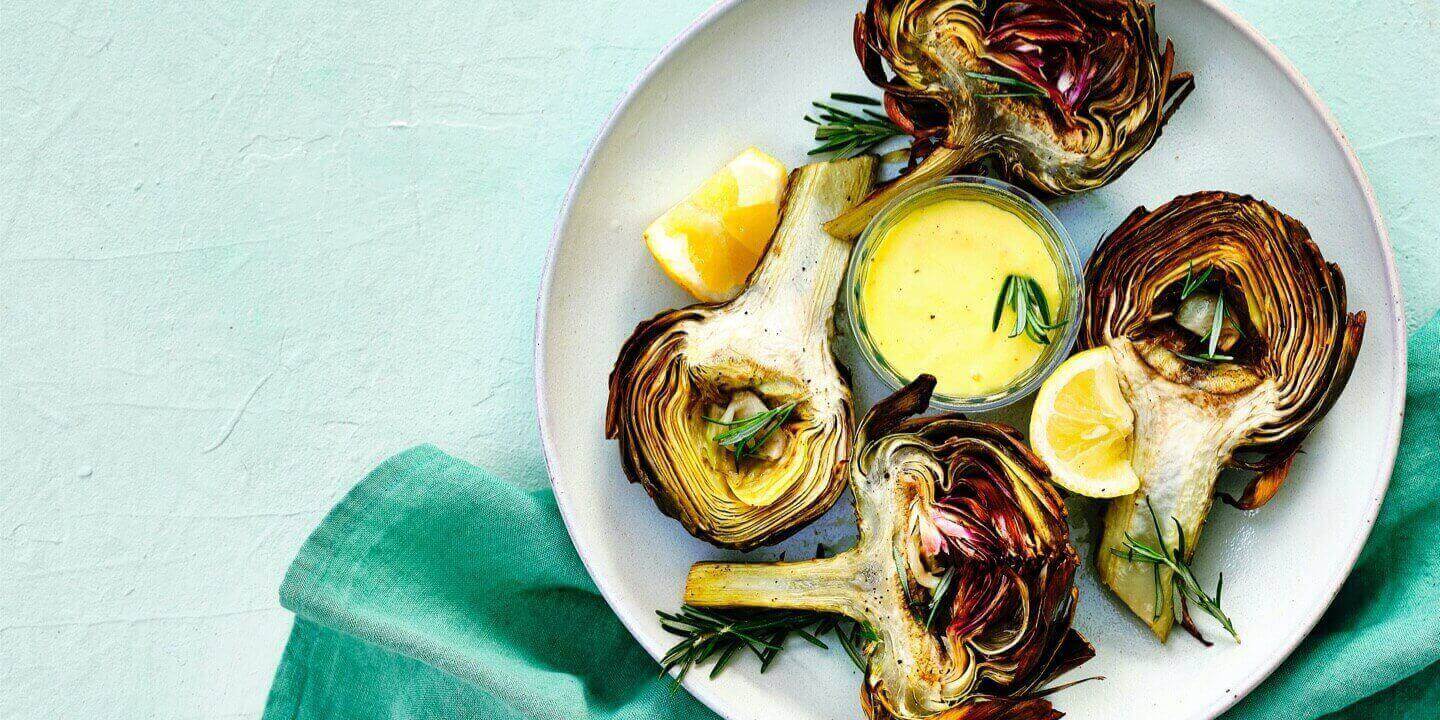 Geroosterde artisjokken met citroen-aioli