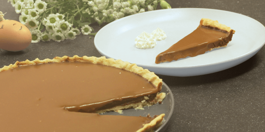 Chocoladetaart en karamel, met gezouten boter