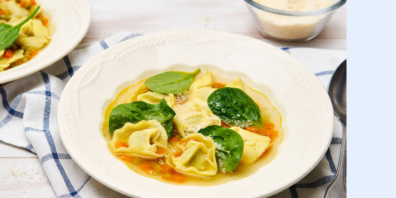 Soupe repas italienne aux tortellini et pois 		