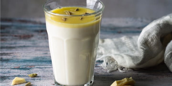 Lait au chocolat blanc et cardamome