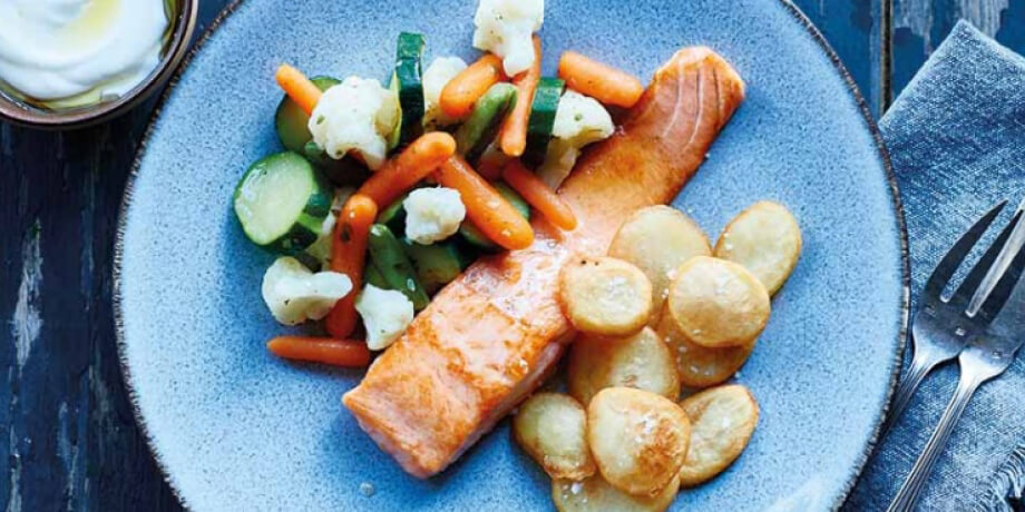 Saumon aux petits légumes, sauce au yaourt