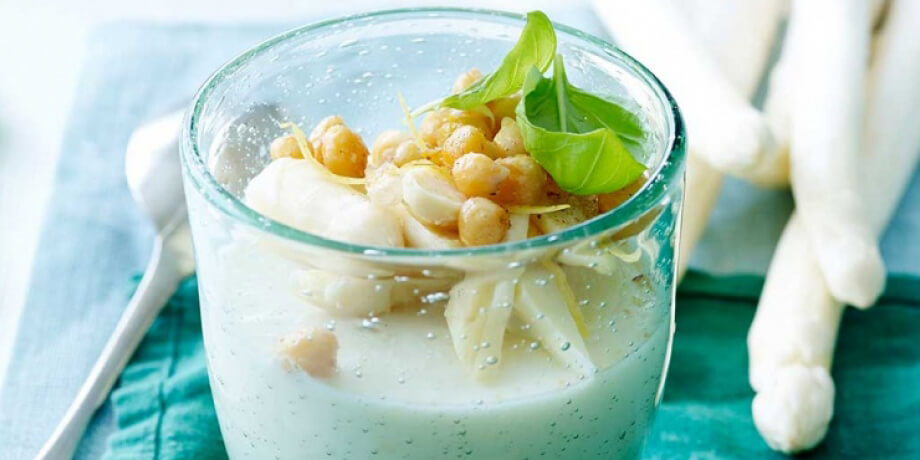 Panna cotta van asperges met geroosterde kikkererwten