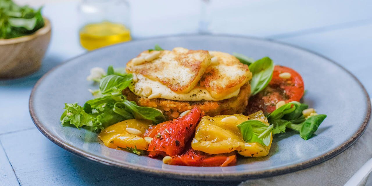 Groentetorentje met veggie burger en halloumi