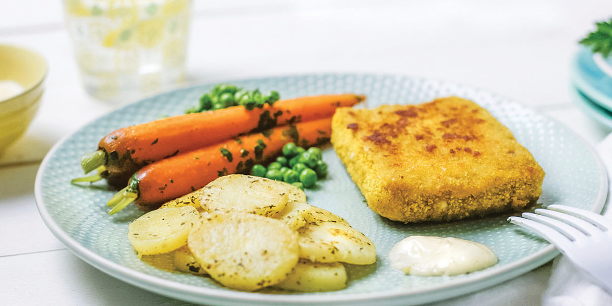 Steak suisse aux petits pois, carottes et tranches de pommes de terre