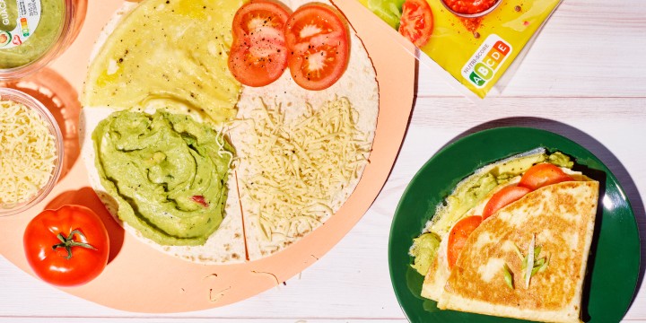 Wrap omelette, guacamole, tomate et fromage