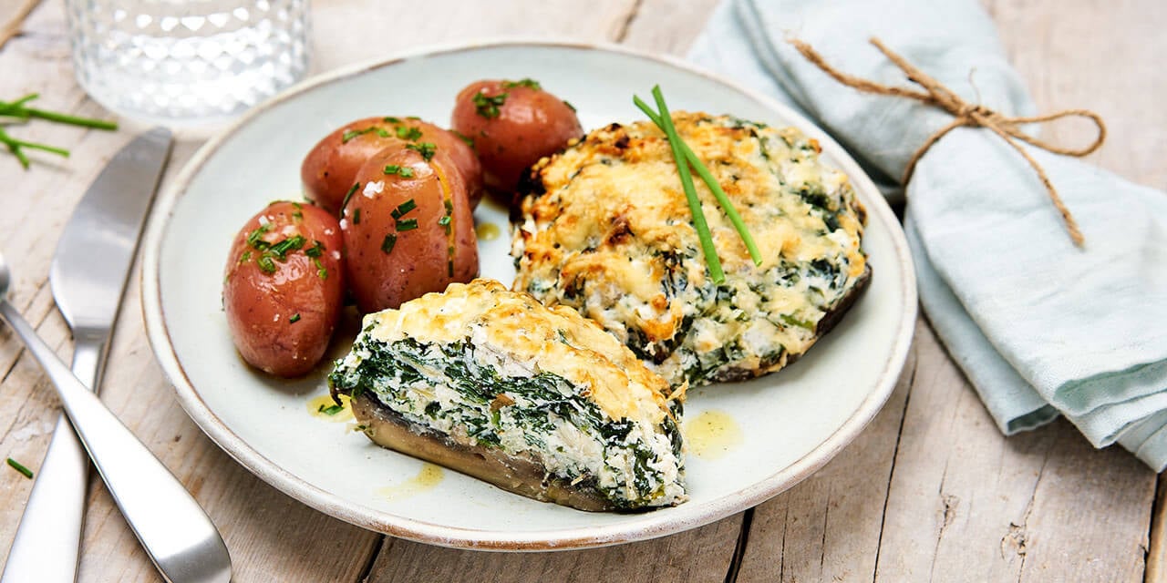 Portobellos farcis, salade de pommes de terre avec vinaigrette à la ciboulette