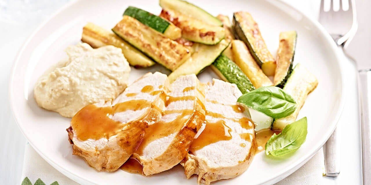 Filet de poulet, frites de légumes et dip au houmous
