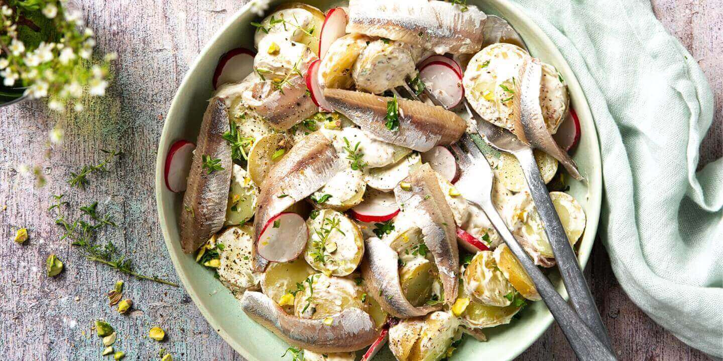 Salade van krieltjes en sprot met mosterddressing
