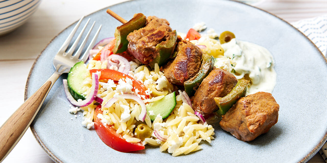 Rundsbrochette met tzatziki en Griekse salade