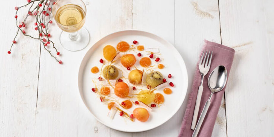 Salade van exotisch fruit met blonde karamel