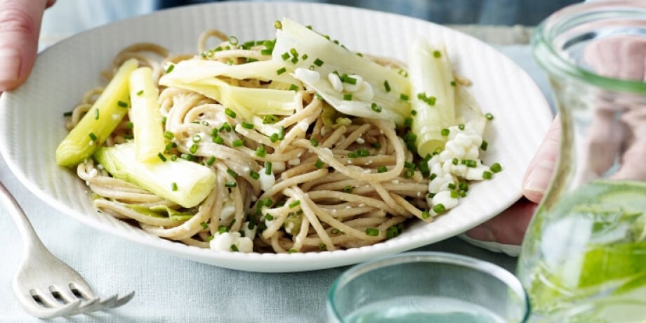Volkorenpasta, preifondue met cottage cheese