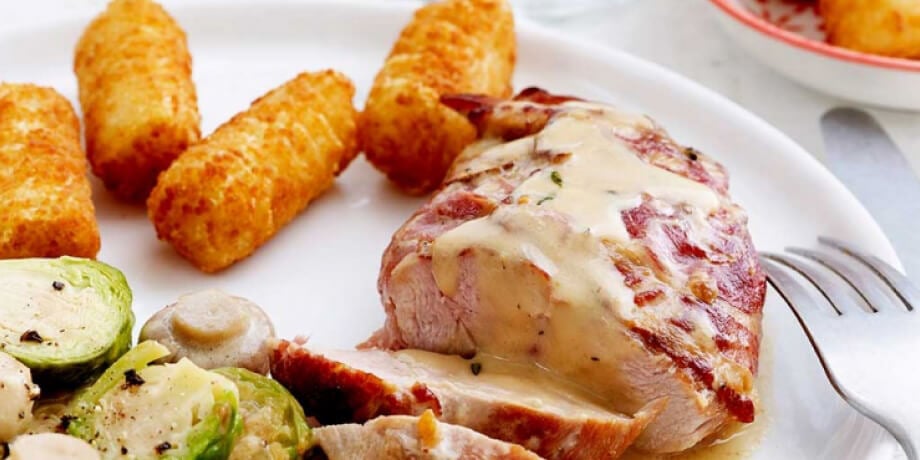 Filet de faisan à la pancetta, choux de Bruxelles et champignons