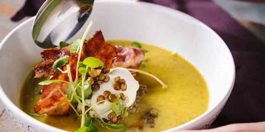Soupe aux lentilles blondes et lard fumé