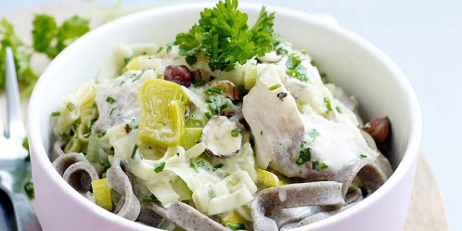 Boekweitpasta met preisaus en witte vis