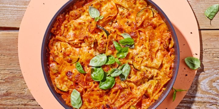 Lasagne à la poêle, saucisse, fenouil et courgettes