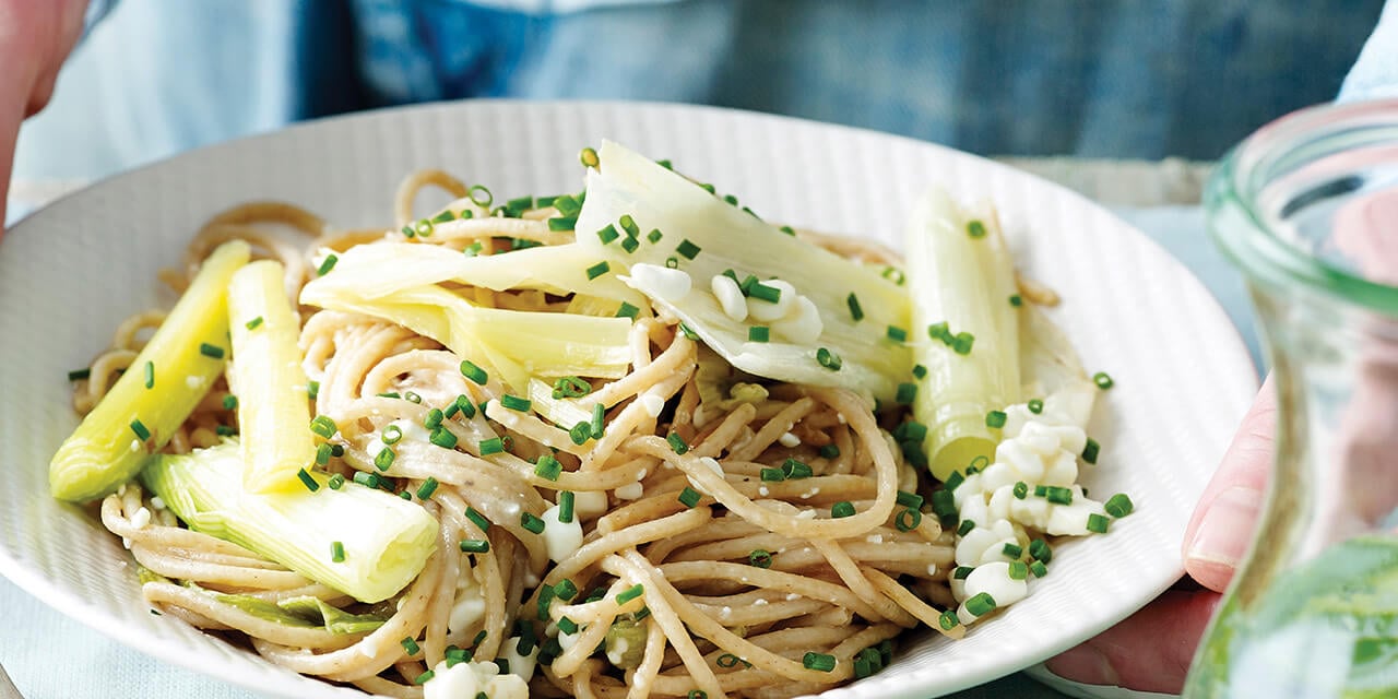 Spaghetti aux poireaux en sauce au fromage