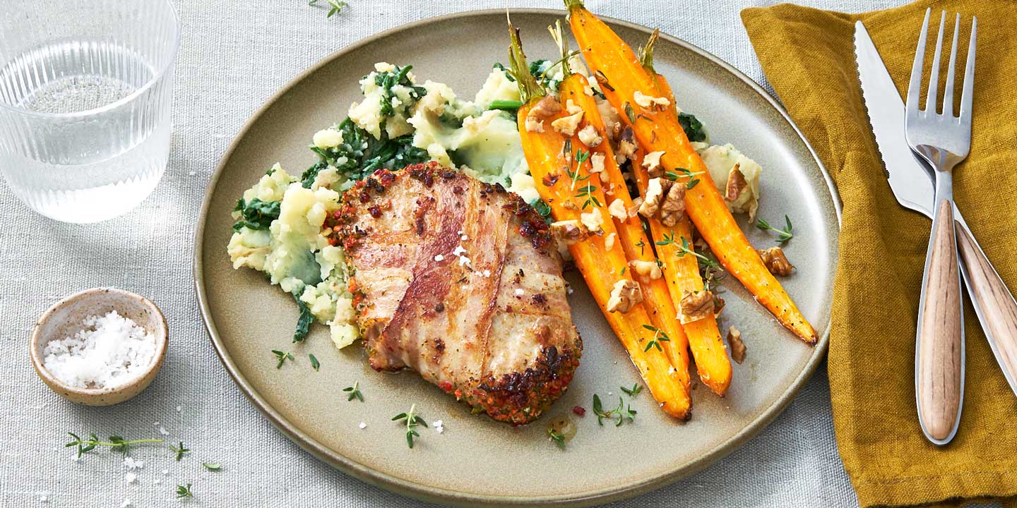 Ardense burger met grove spinazie-krieltjesstoemp en worteltjes uit de oven