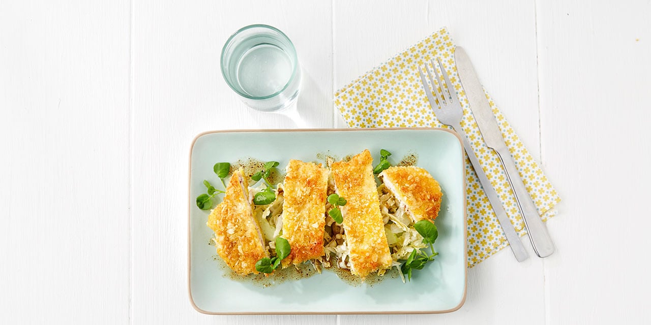Escalopes de dinde à la japonaise, salade de concombre et chou chinois