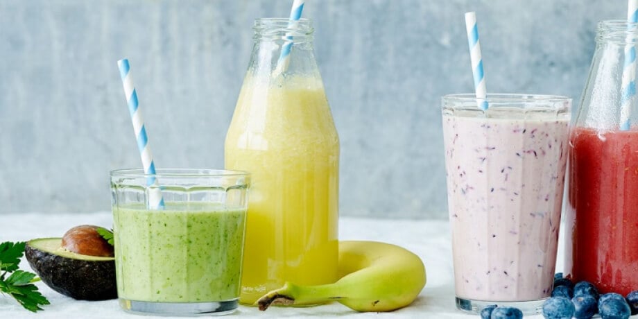Smoothie persil, avocat, pomme, banane