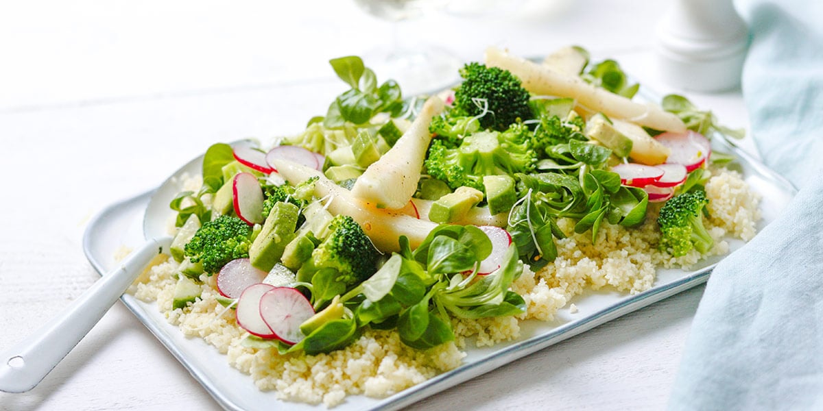 Salade de printemps amère au couscous