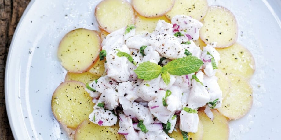 Ceviche de pommes de terre, poisson blanc et menthe