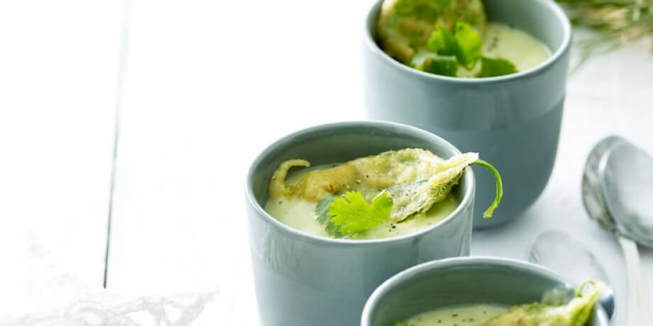 Velouté d’avocat et épinards croquants