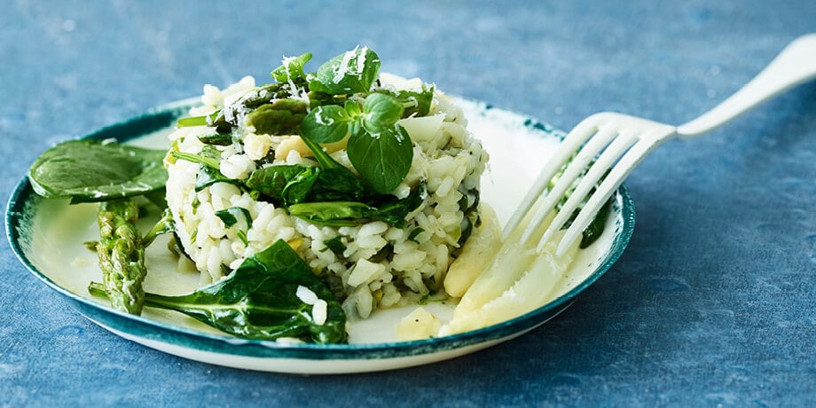Risotto de printemps aux zestes de citron, épinards et asperges