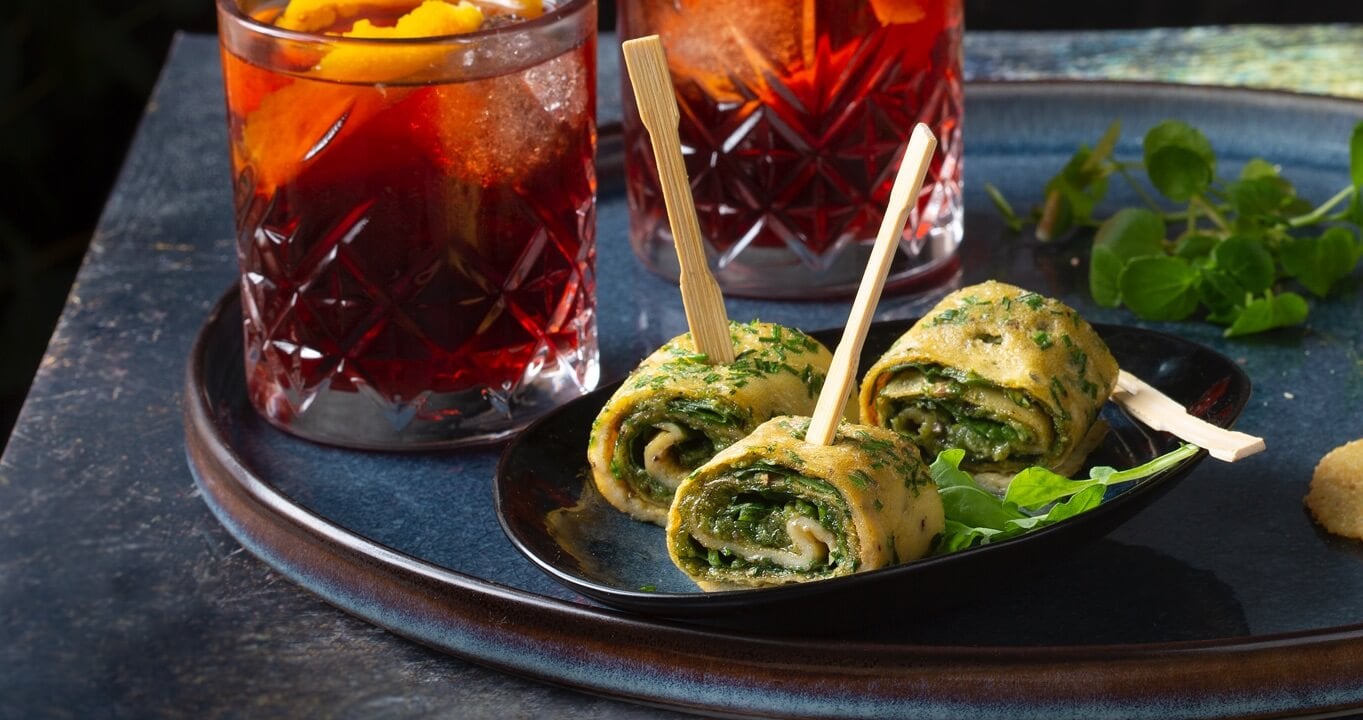 Rouleaux d’omelette au pesto de noix et roquette