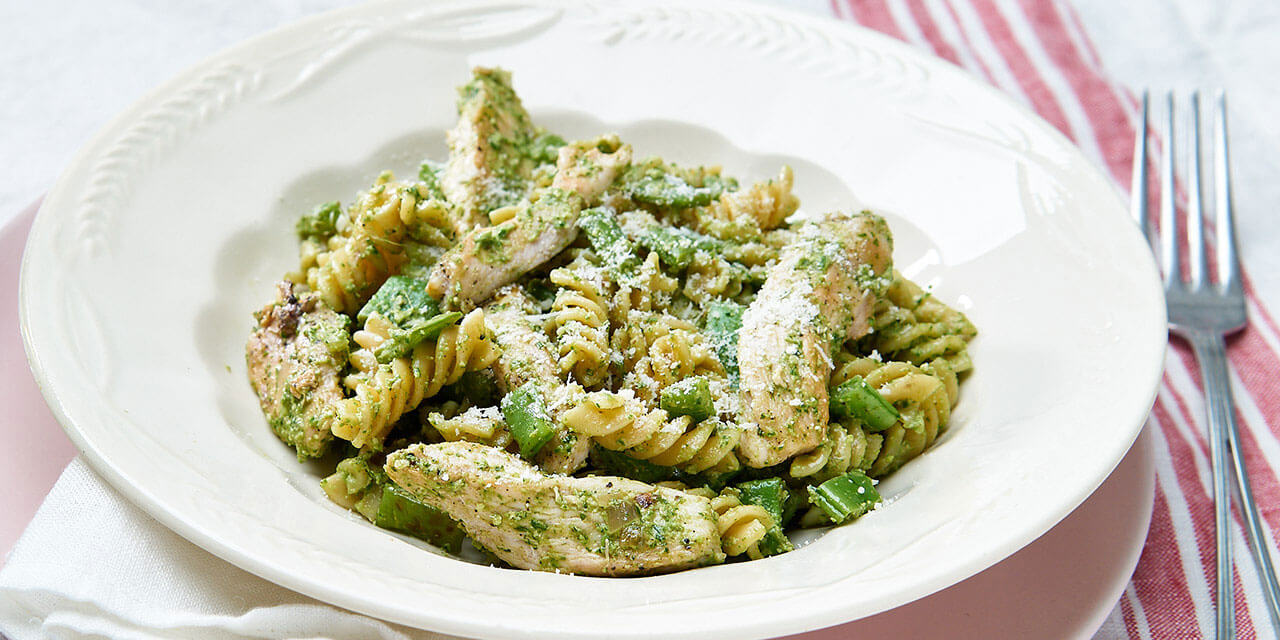 Fusilli au pesto de roquette, poulet et haricots