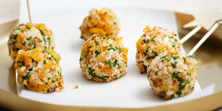 Truffes de chèvre, noix et abricots