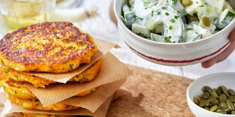 Burgers de patates douces au halloumi et salade de concombre