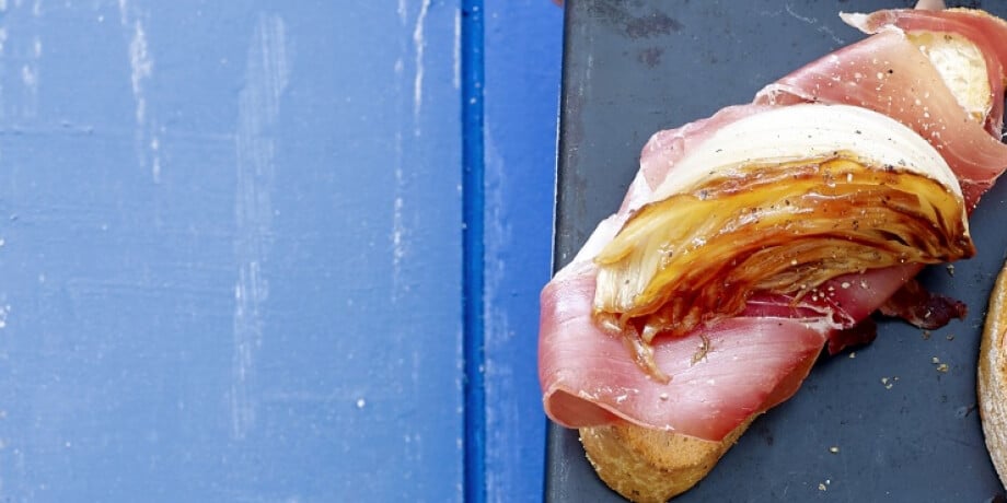 Bruschetta met parmaham en gekaramelliseerde venkel