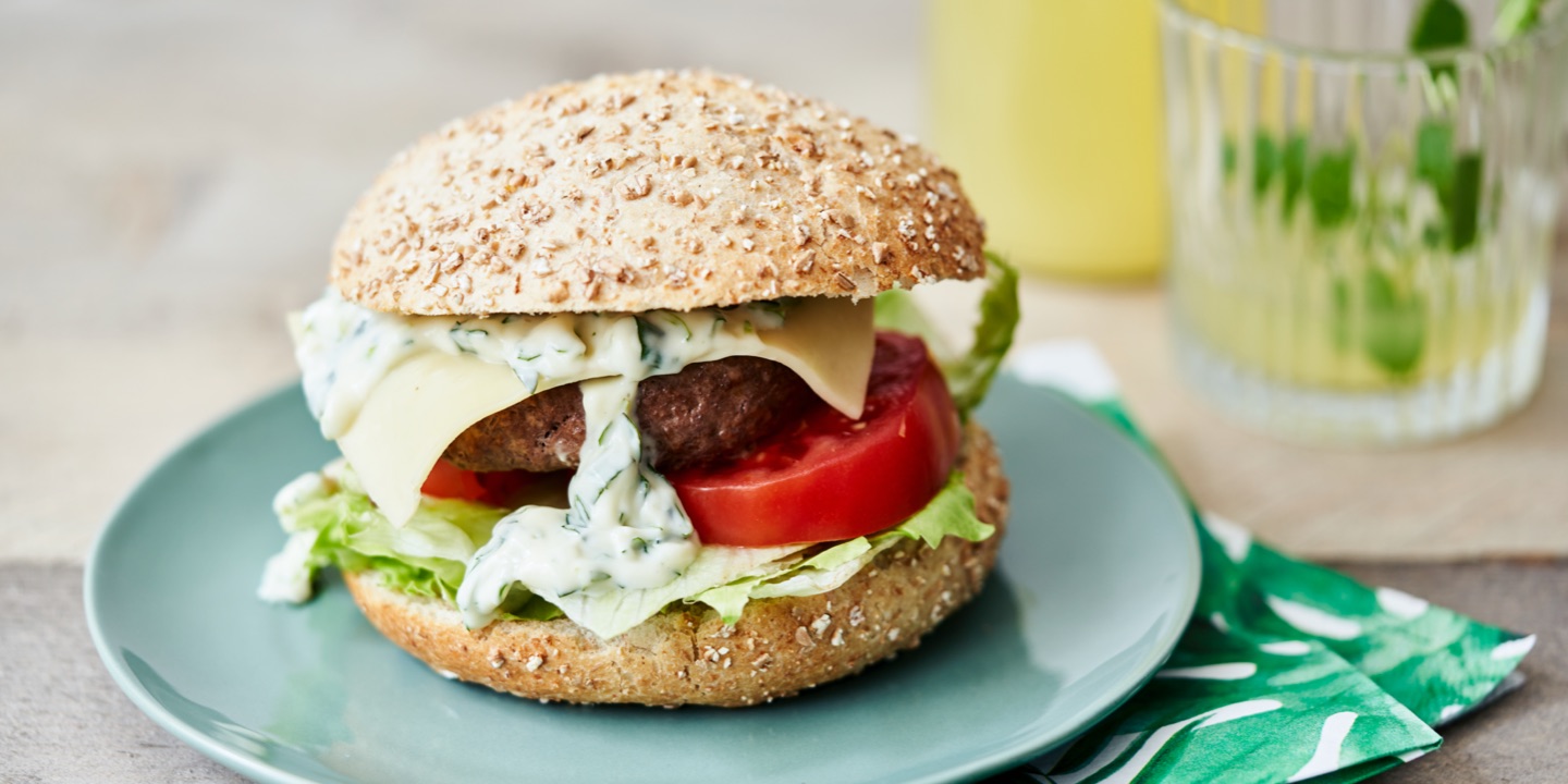 Hamburger met dragonmayonaise