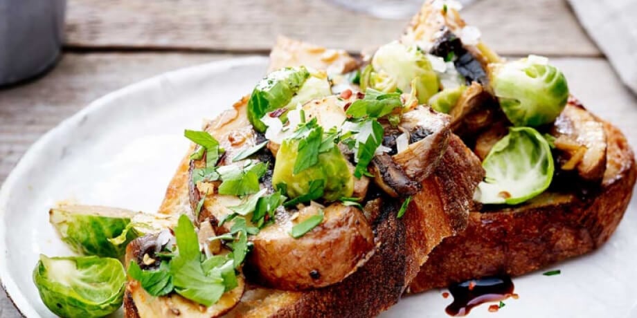 Toast aux champignons et choux de Bruxelles