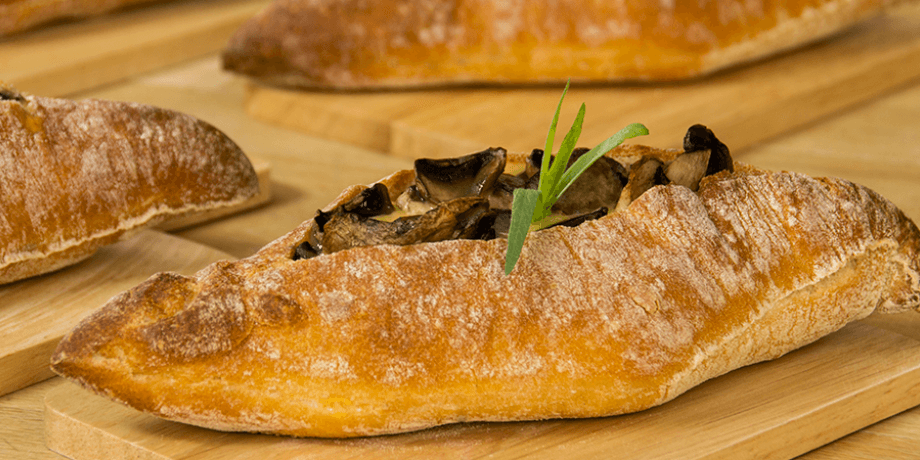 Ruitbroodjes met eieren en champignons