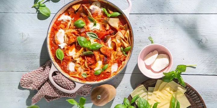 Gedeconstrueerde lasagne met aubergines en tomaten