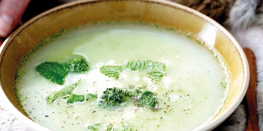 Crème de brocoli à la feta et à la menthe