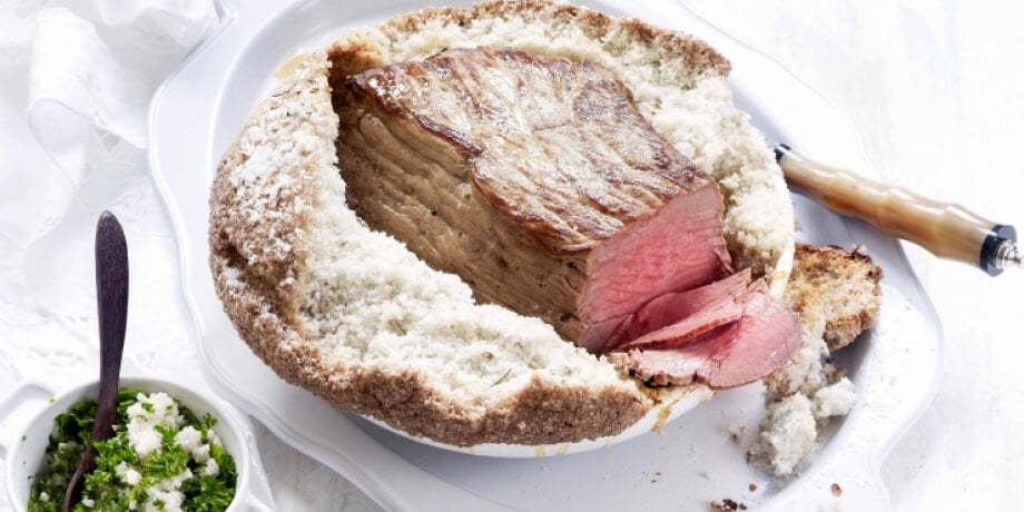 Rôti de bœuf en croûte de sel épicé