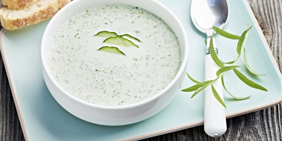 Verfrissend soepje van komkommer en yoghurt met dragon
