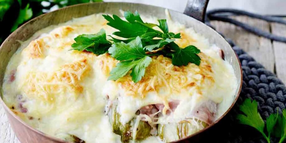 Witloof met ham en bloemkoolsaus