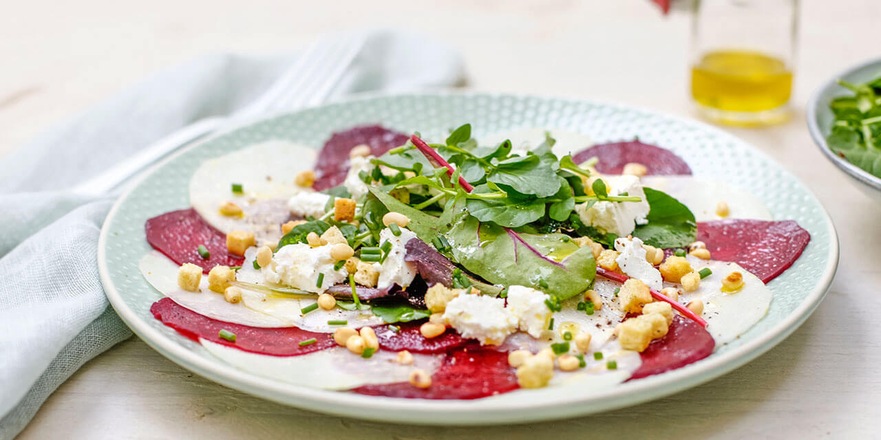 Carpaccio van koolrabi en rode biet