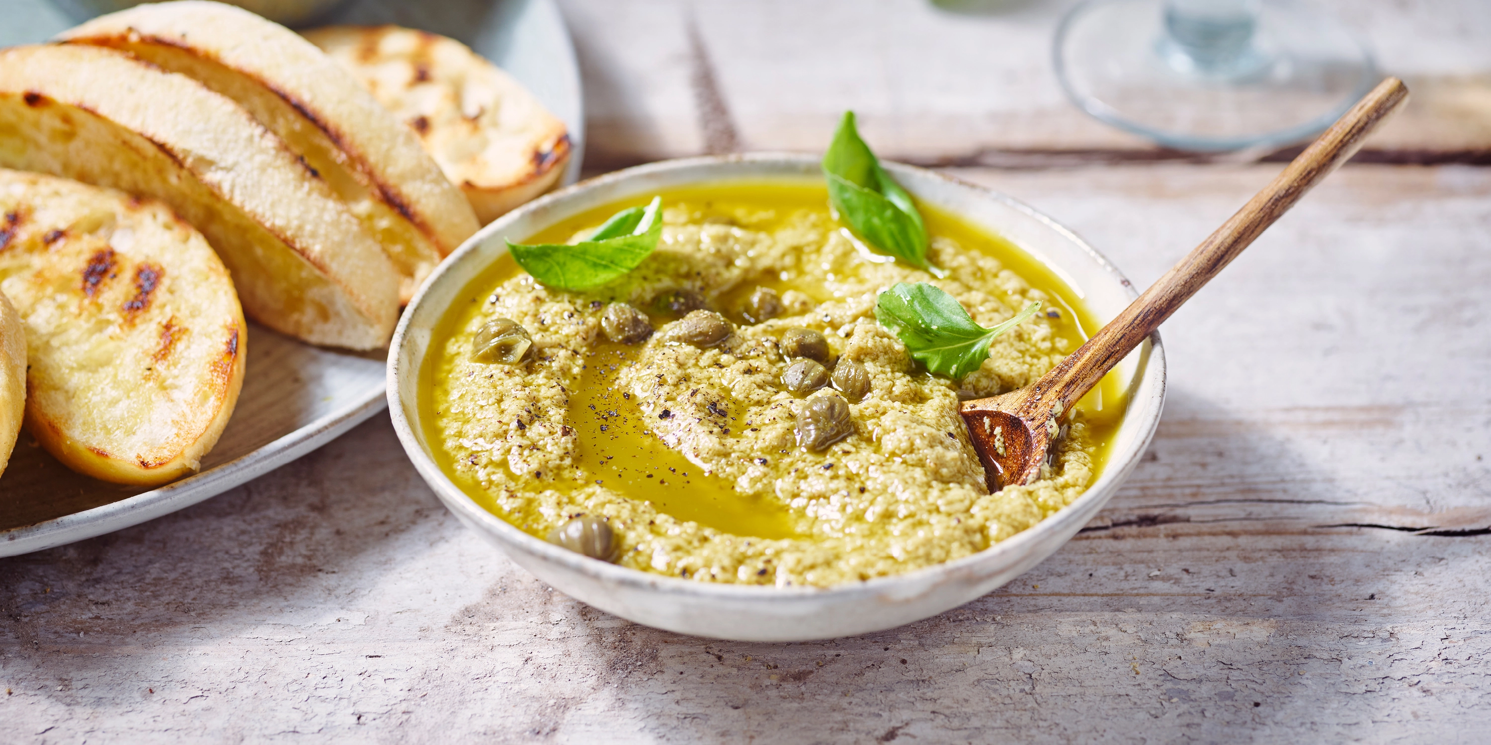 Tapenade d'huile d'olive aux anchois et câpres